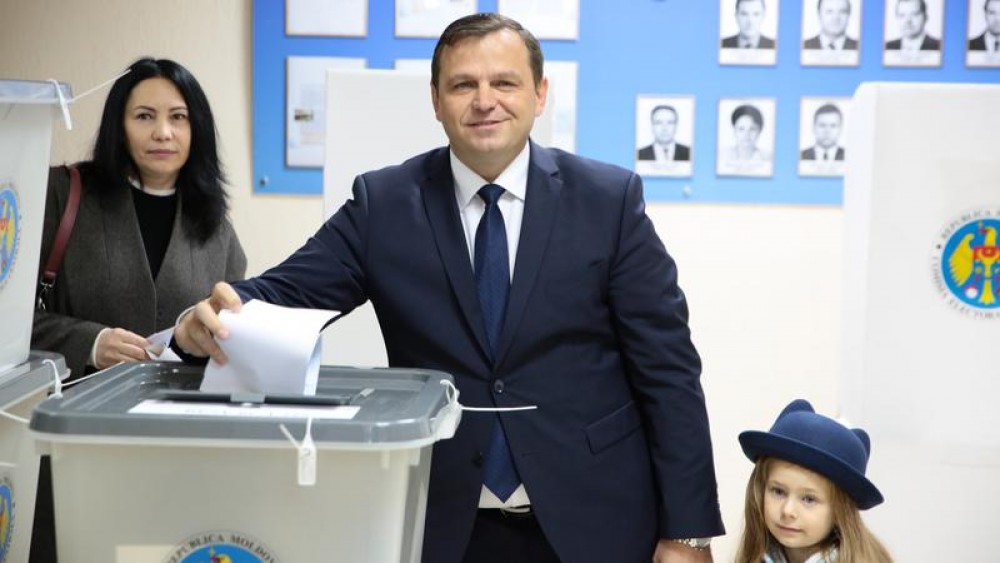 LIVE // Alegeri Prezidențiale 2020: Exprimarea votului de către candidatul Partidului Platforma Demnitate și Adevăr, Andrei Năstase